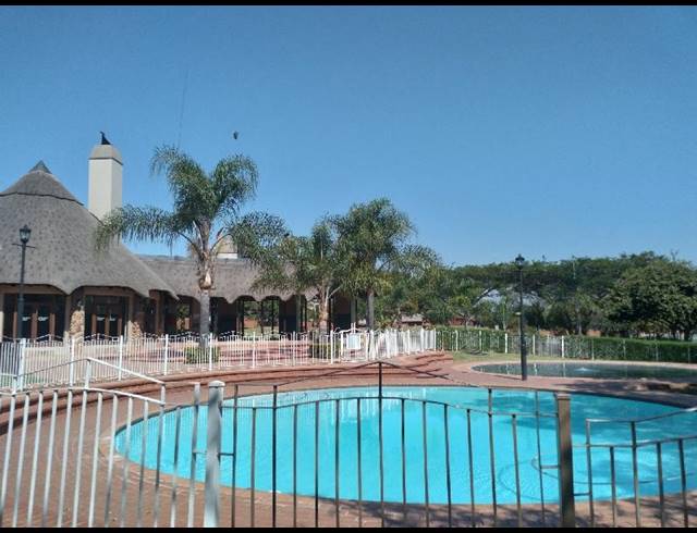 2 BEDROOM PROPERTY TO RENT IN MOOIKLOOF RIDGE ESTATE